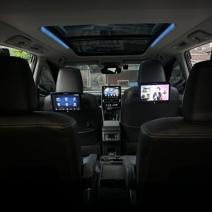 Mudik Asix Dengan Zenix beserta interior mewahnya